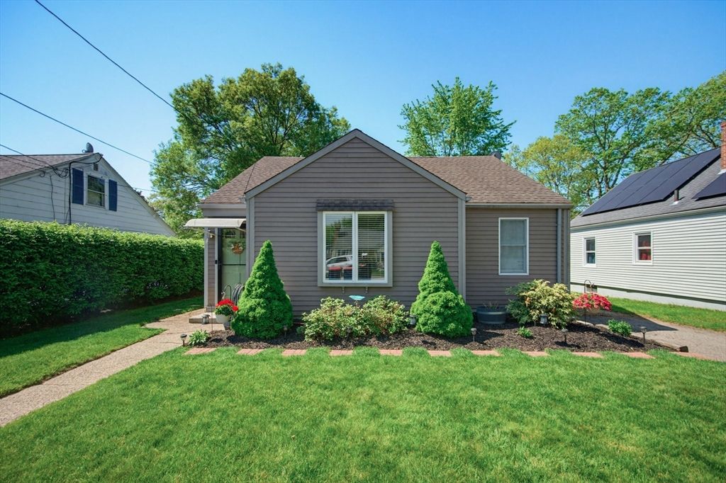 22 Hillcrest Ave, Seekonk, MA 02771