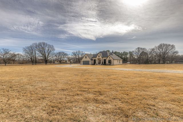 25672 E 166th Street, Coweta, OK 74429