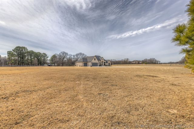 25672 E 166th Street, Coweta, OK 74429