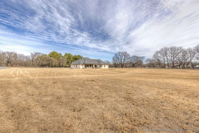 25672 E 166th Street, Coweta, OK 74429