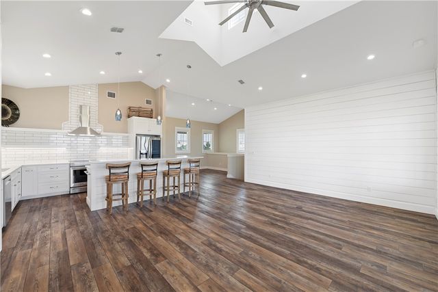 468 Paradise Pointe Dr, Port Aransas, TX 78373