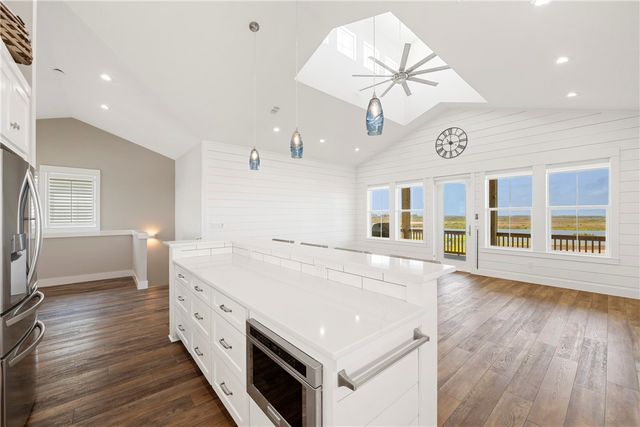 468 Paradise Pointe Dr, Port Aransas, TX 78373