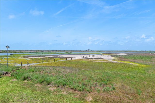 468 Paradise Pointe Dr, Port Aransas, TX 78373