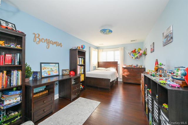 4940 169th Street, Flushing, NY 11365