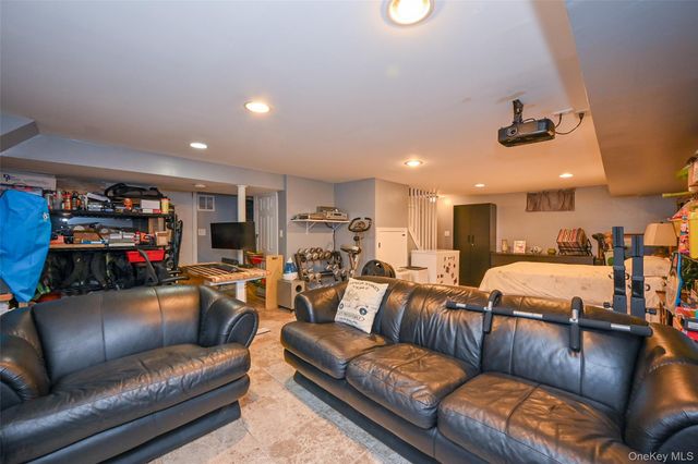 4940 169th Street, Flushing, NY 11365