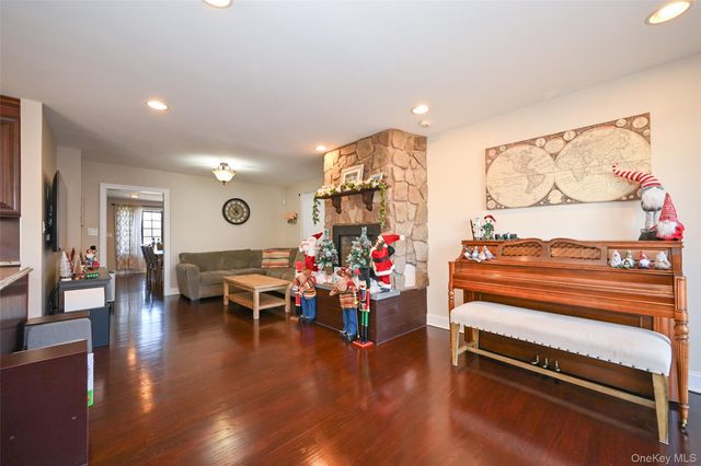 4940 169th Street, Flushing, NY 11365