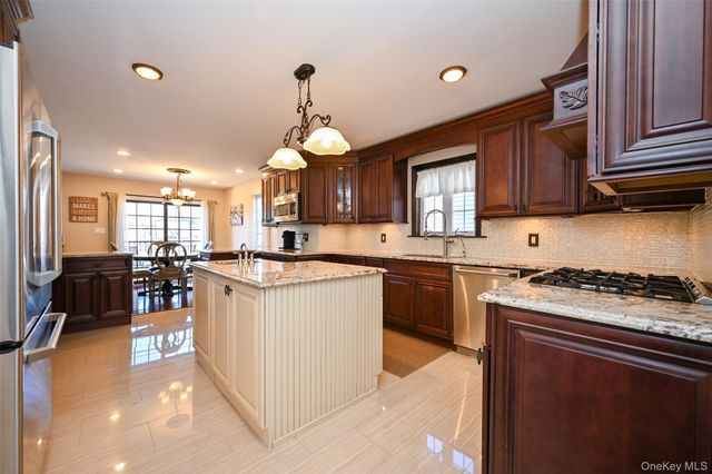 4940 169th Street, Flushing, NY 11365