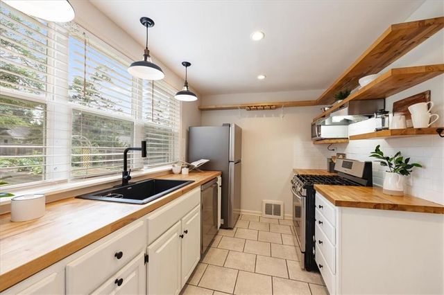 5504 Nall Avenue, Roeland Park, KS 66202