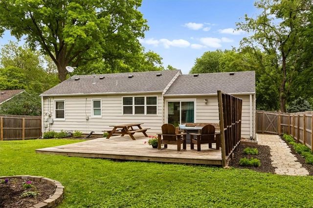 5504 Nall Avenue, Roeland Park, KS 66202