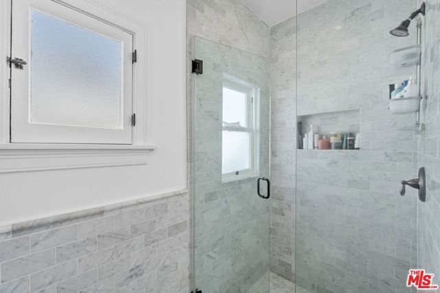 1117 S Manhattan Place, Los Angeles, CA 90019