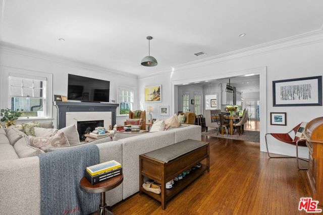 1117 S Manhattan Place, Los Angeles, CA 90019