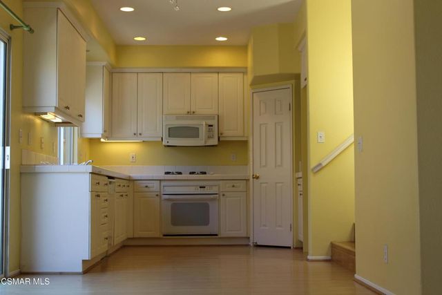 1690 Tanglebush Lane 120, Simi Valley, CA 93065