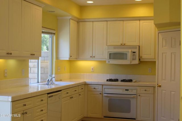 1690 Tanglebush Lane 120, Simi Valley, CA 93065
