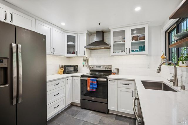 166 Pelican Ln, Novato, CA 94949