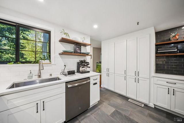 166 Pelican Ln, Novato, CA 94949