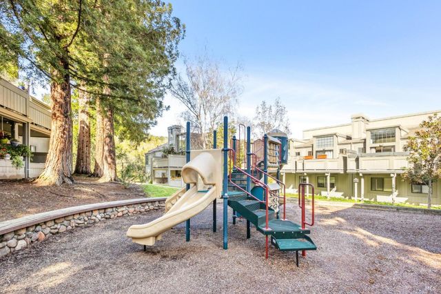 166 Pelican Ln, Novato, CA 94949