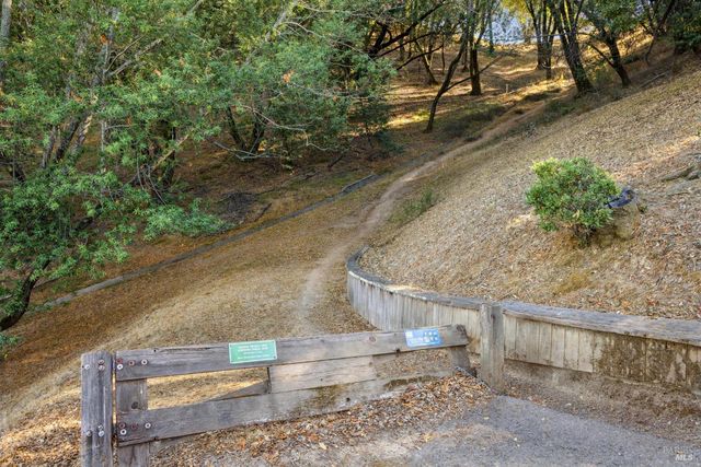 166 Pelican Ln, Novato, CA 94949