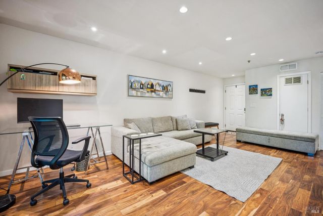 166 Pelican Ln, Novato, CA 94949