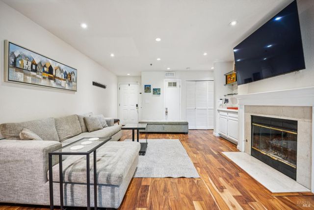 166 Pelican Ln, Novato, CA 94949