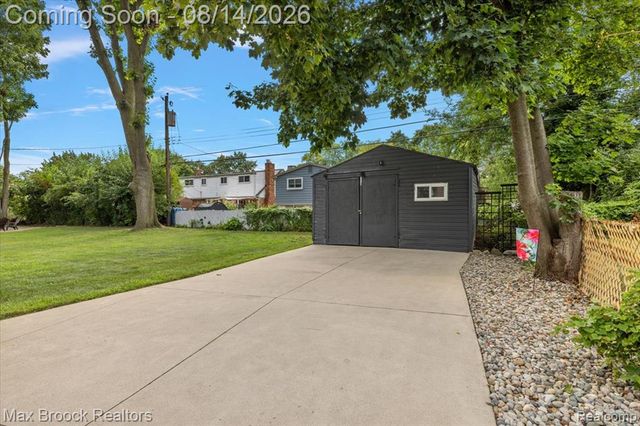 21333 Dartmouth Drive, Southfield, MI 48076
