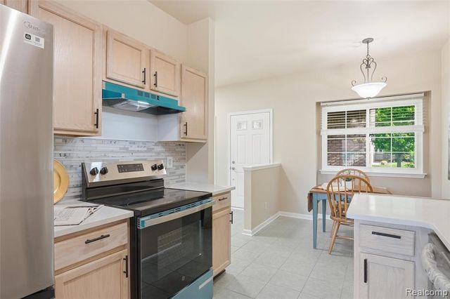 22852 Woodcreek Drive, Taylor, MI 48180