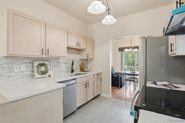 22852 Woodcreek Drive, Taylor, MI 48180