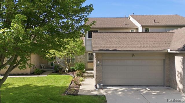 22852 Woodcreek Drive, Taylor, MI 48180