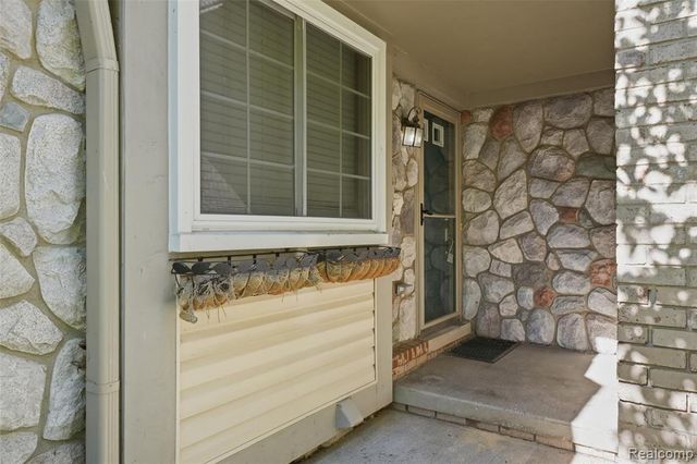 22852 Woodcreek Drive, Taylor, MI 48180