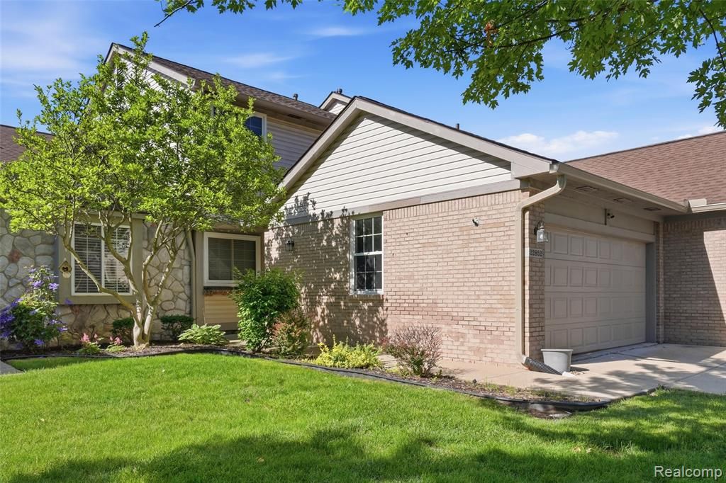 22852 Woodcreek Drive, Taylor, MI 48180