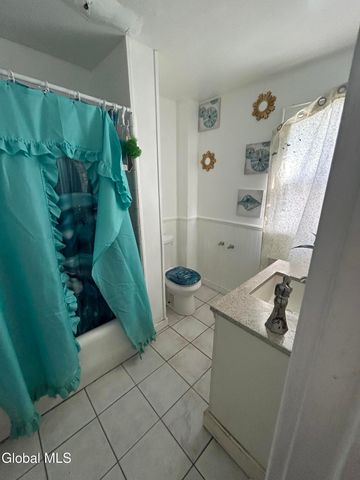 75 Lincoln Avenue, Albany, NY 12206