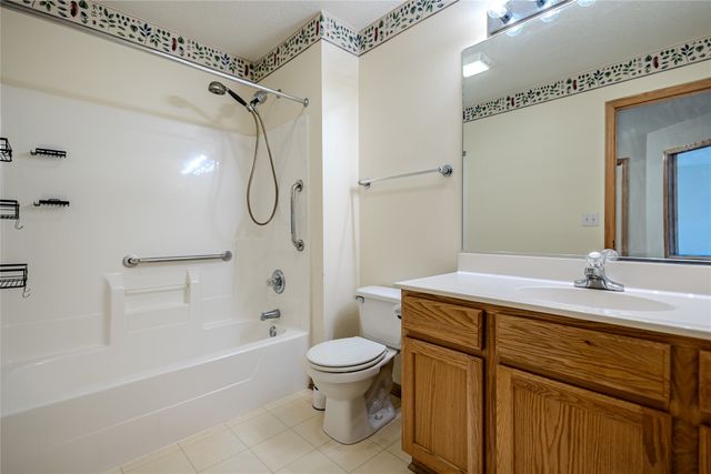 7425 Wistful Vista Drive 202, West Des Moines, IA 50266