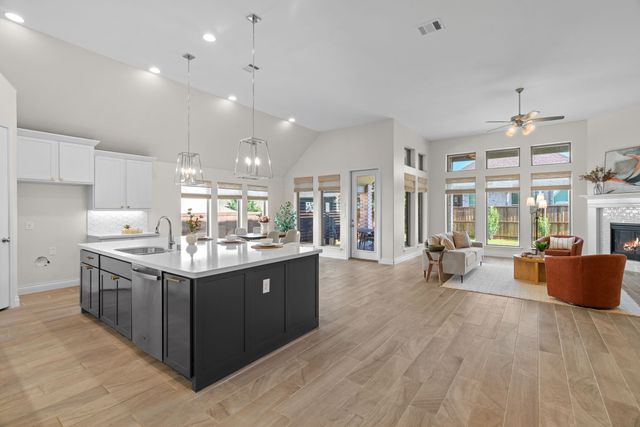 908 Quail Hollow Avenue, Denton, TX 76210