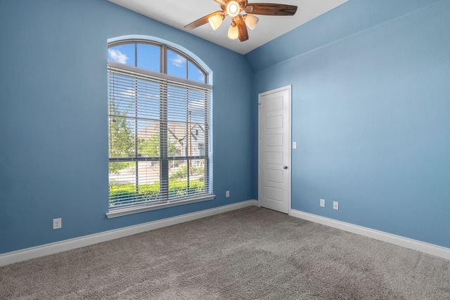 908 Quail Hollow Avenue, Denton, TX 76210