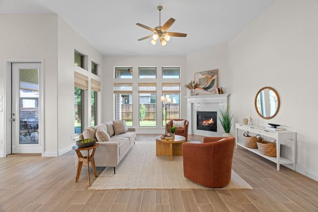 908 Quail Hollow Avenue, Denton, TX 76210