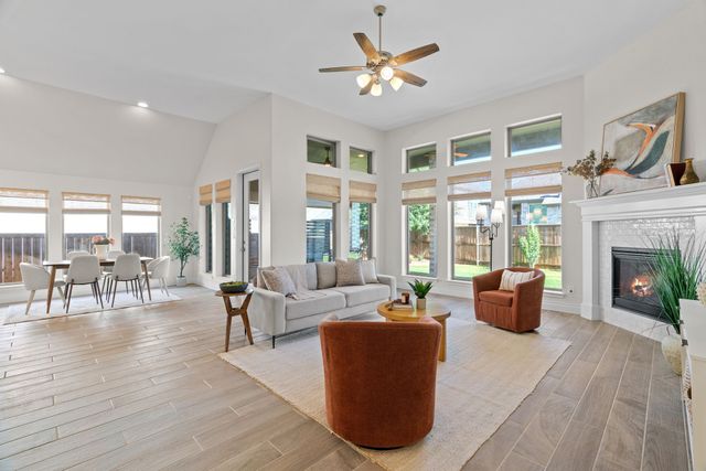 908 Quail Hollow Avenue, Denton, TX 76210