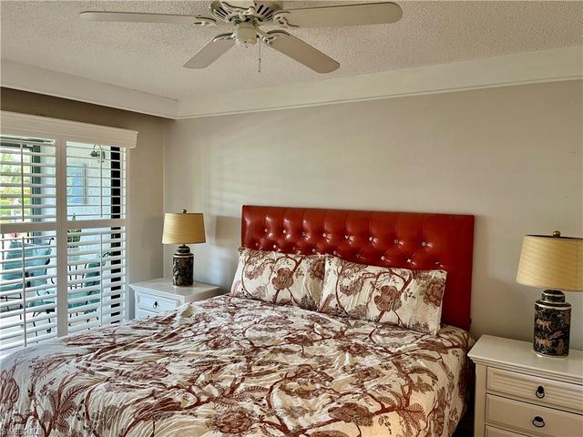 4300 Belair LN 9, Naples, FL 34103