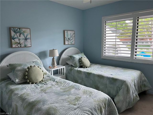 4300 Belair LN 9, Naples, FL 34103