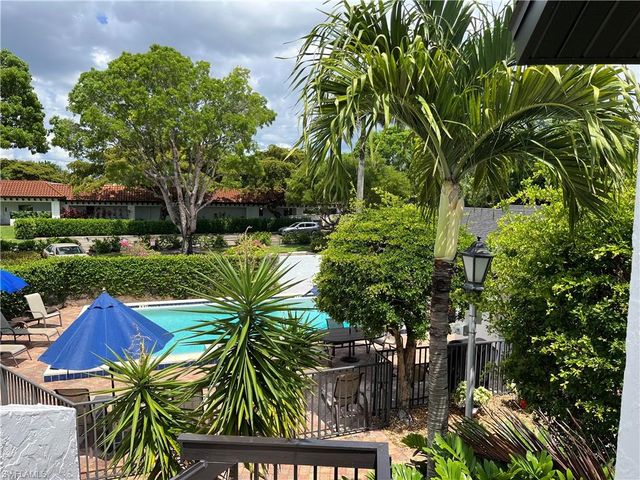 4300 Belair LN 9, Naples, FL 34103