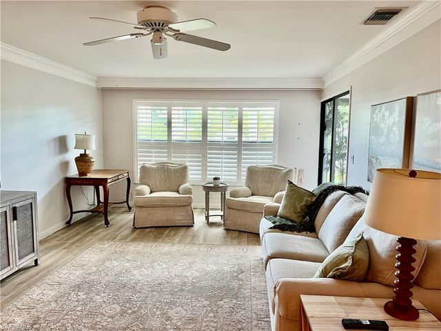 4300 Belair LN 9, Naples, FL 34103