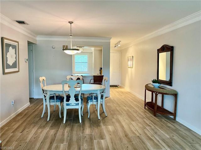 4300 Belair LN 9, Naples, FL 34103