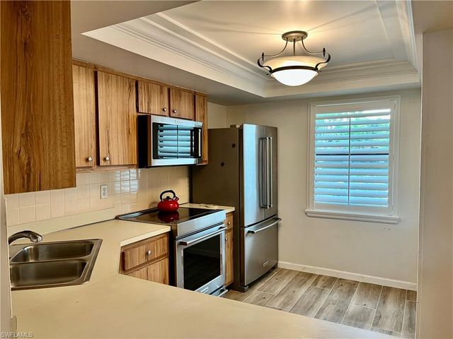 4300 Belair LN 9, Naples, FL 34103