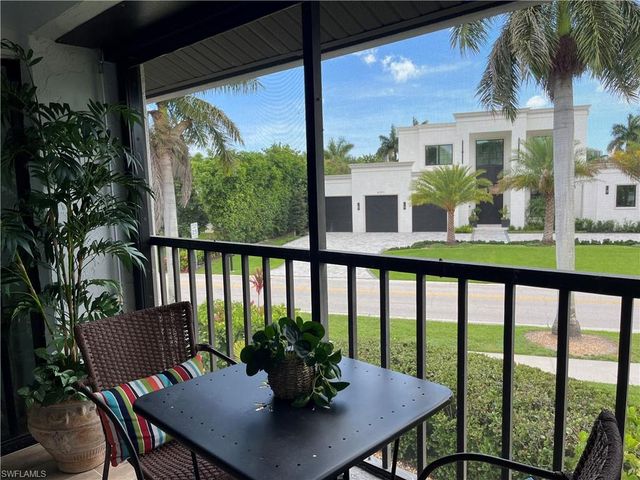 4300 Belair LN 9, Naples, FL 34103