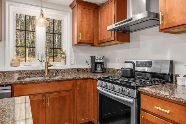 85 Priest Road, Nottingham, NH 03290