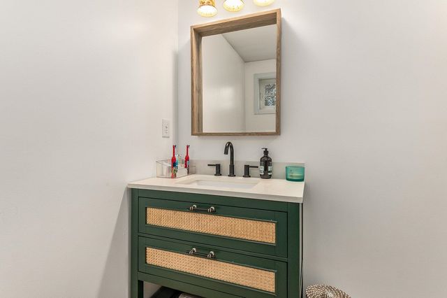 85 Priest Road, Nottingham, NH 03290