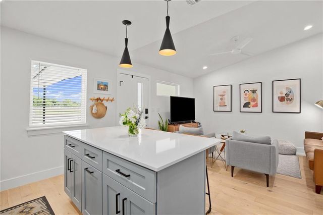 1128 Gardner RD B, Austin, TX 78721