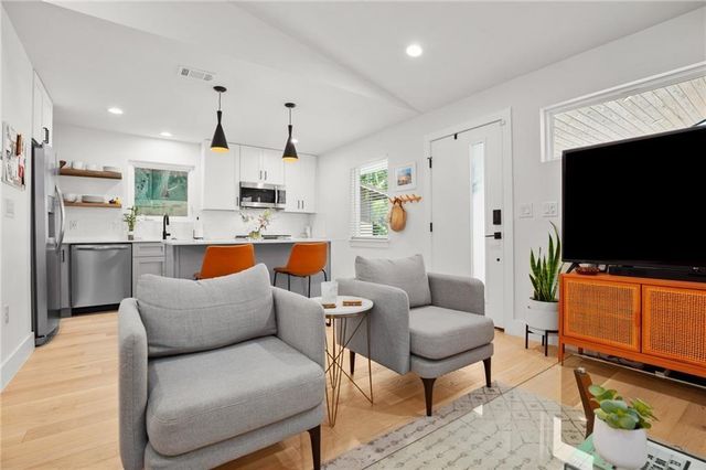 1128 Gardner RD B, Austin, TX 78721