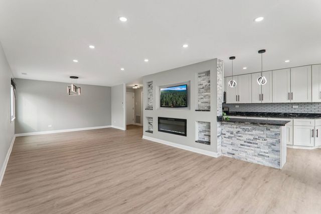 8650 Ferris Avenue 203, Morton Grove, IL 60053