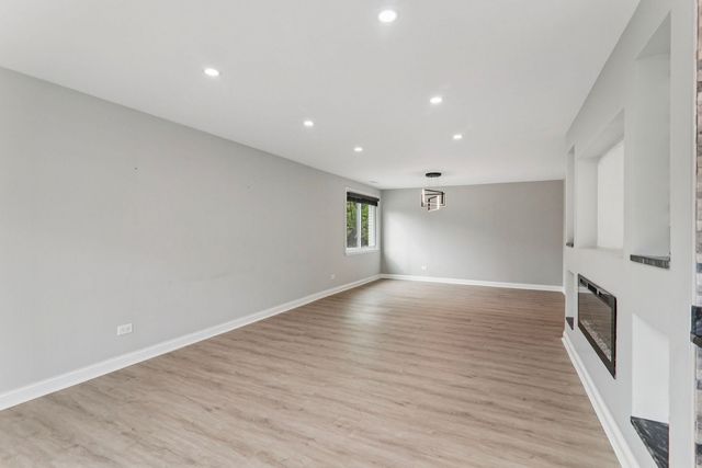 8650 Ferris Avenue 203, Morton Grove, IL 60053