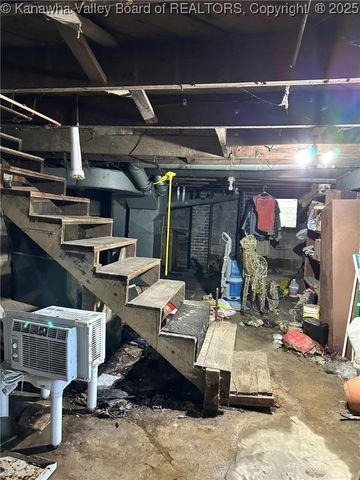 105 Hinton Terrace, Charleston, WV 25301