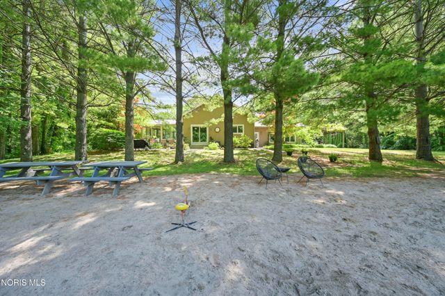 7402 Berridge Road, Whitehouse, OH 43571